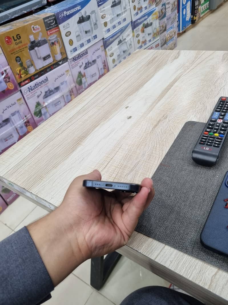 Apple iPhone 15 Pro 2