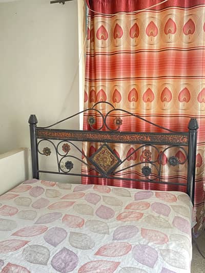 Rot iron bed