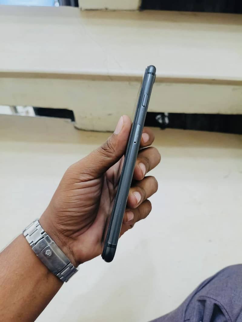 Apple iPhone 8 Plus 4