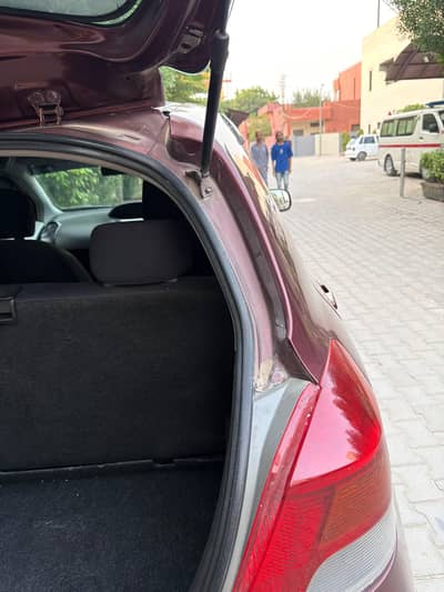 Toyota Vitz 2010
