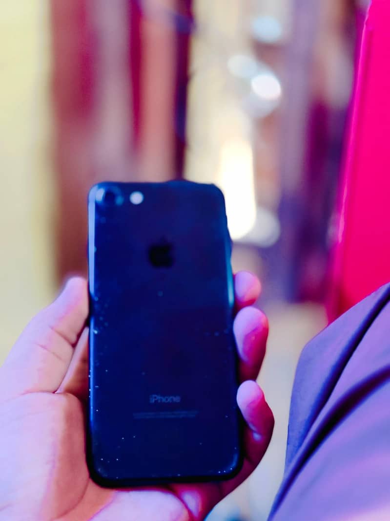 Apple iPhone 7 0