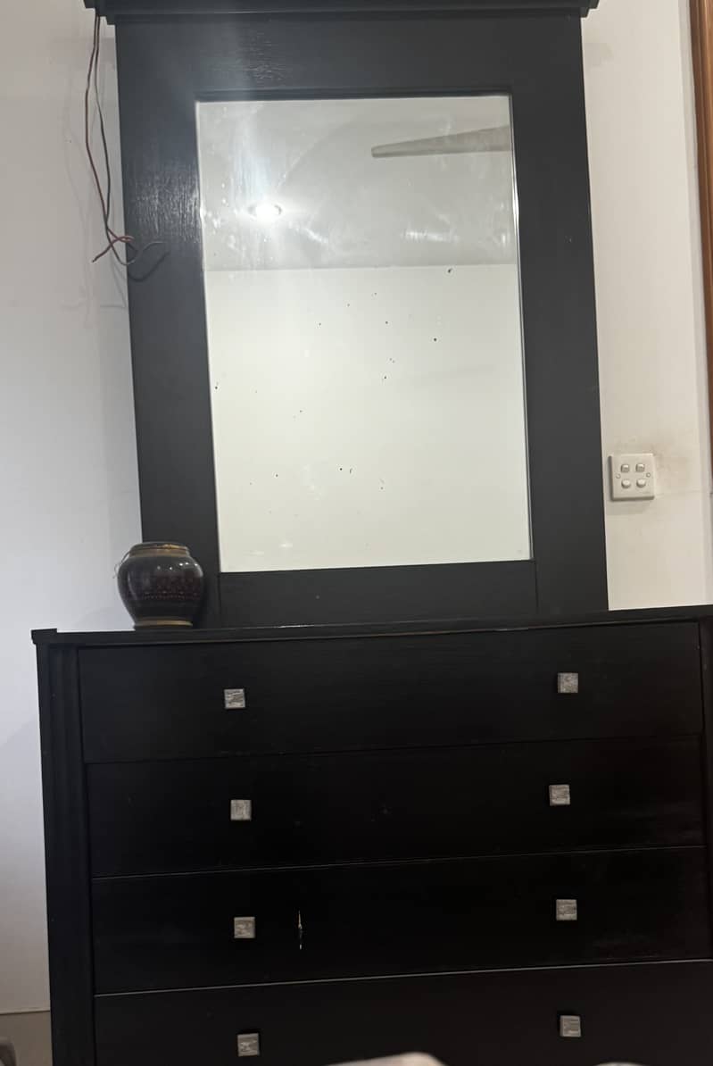 Dressing table 0
