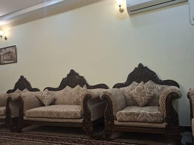 7 seater Sheesham Highly Valuable