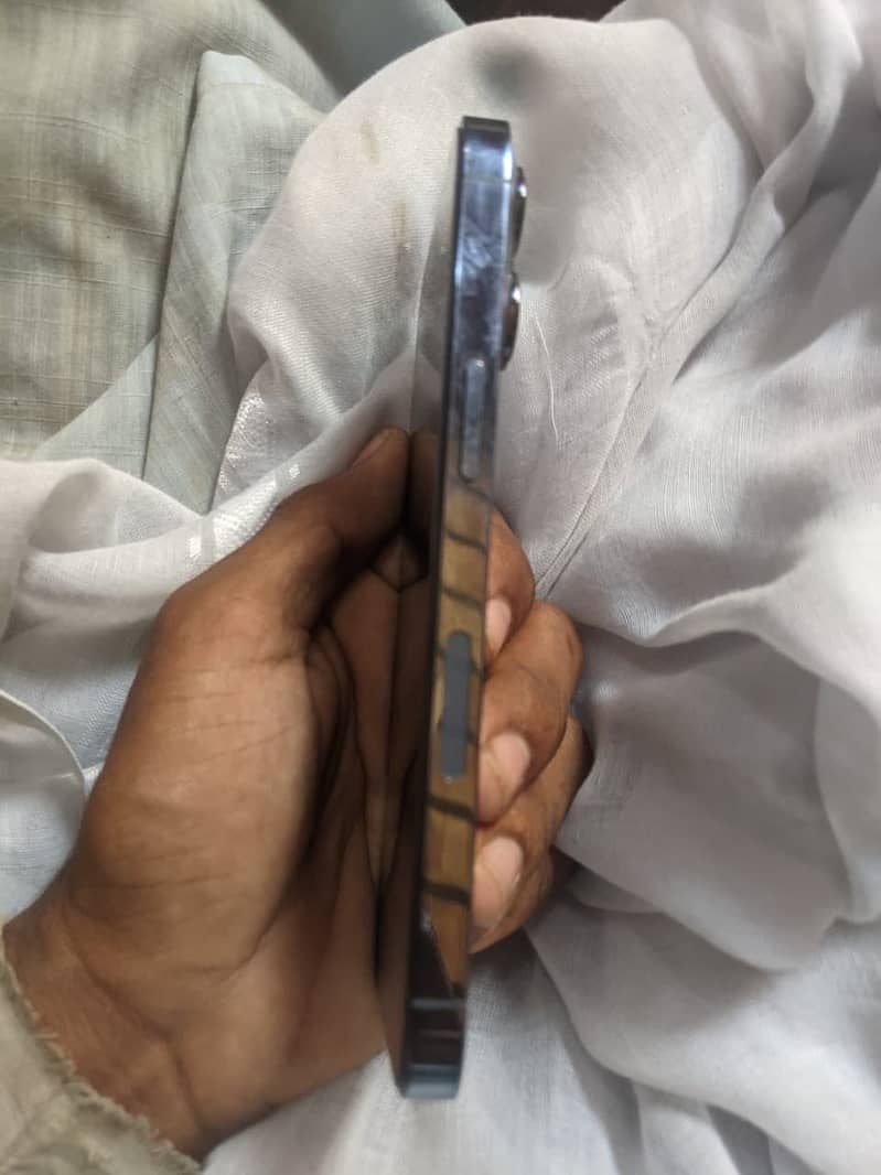 Apple iPhone 13 Pro 3