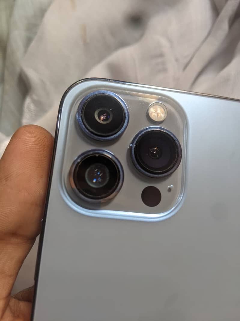 Apple iPhone 13 Pro 4