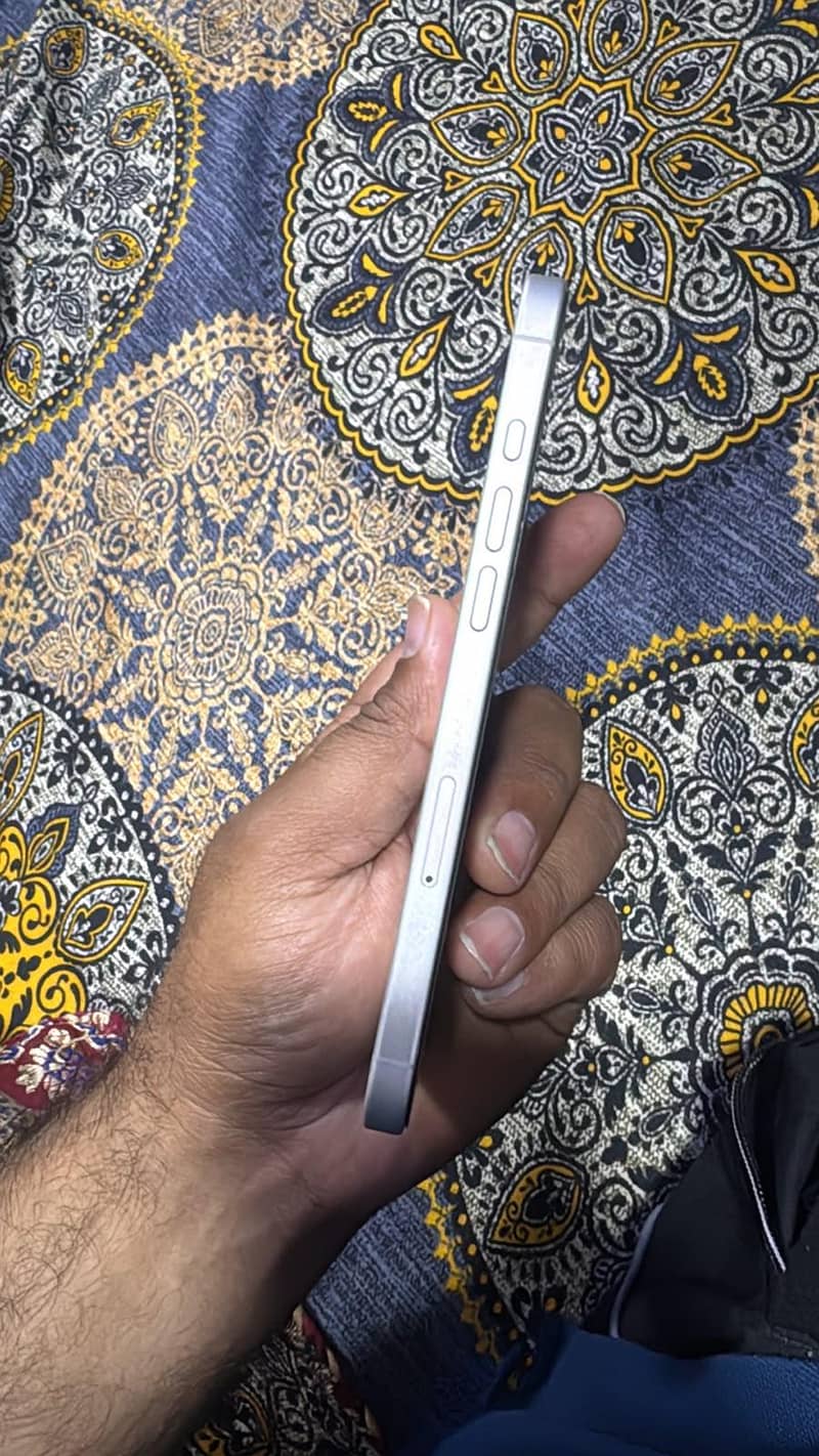 Apple iPhone 16 Plus 1