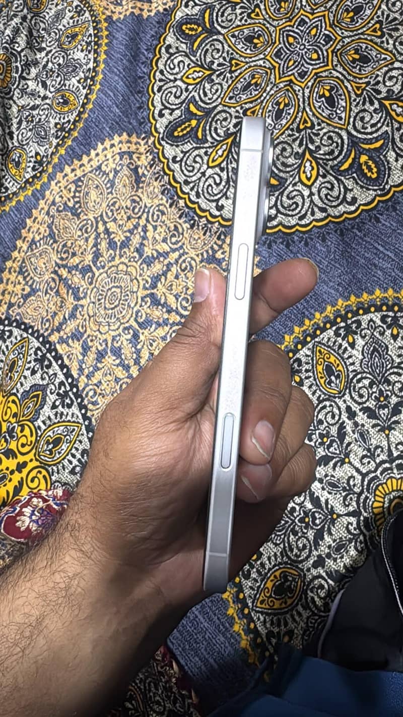 Apple iPhone 16 Plus 2