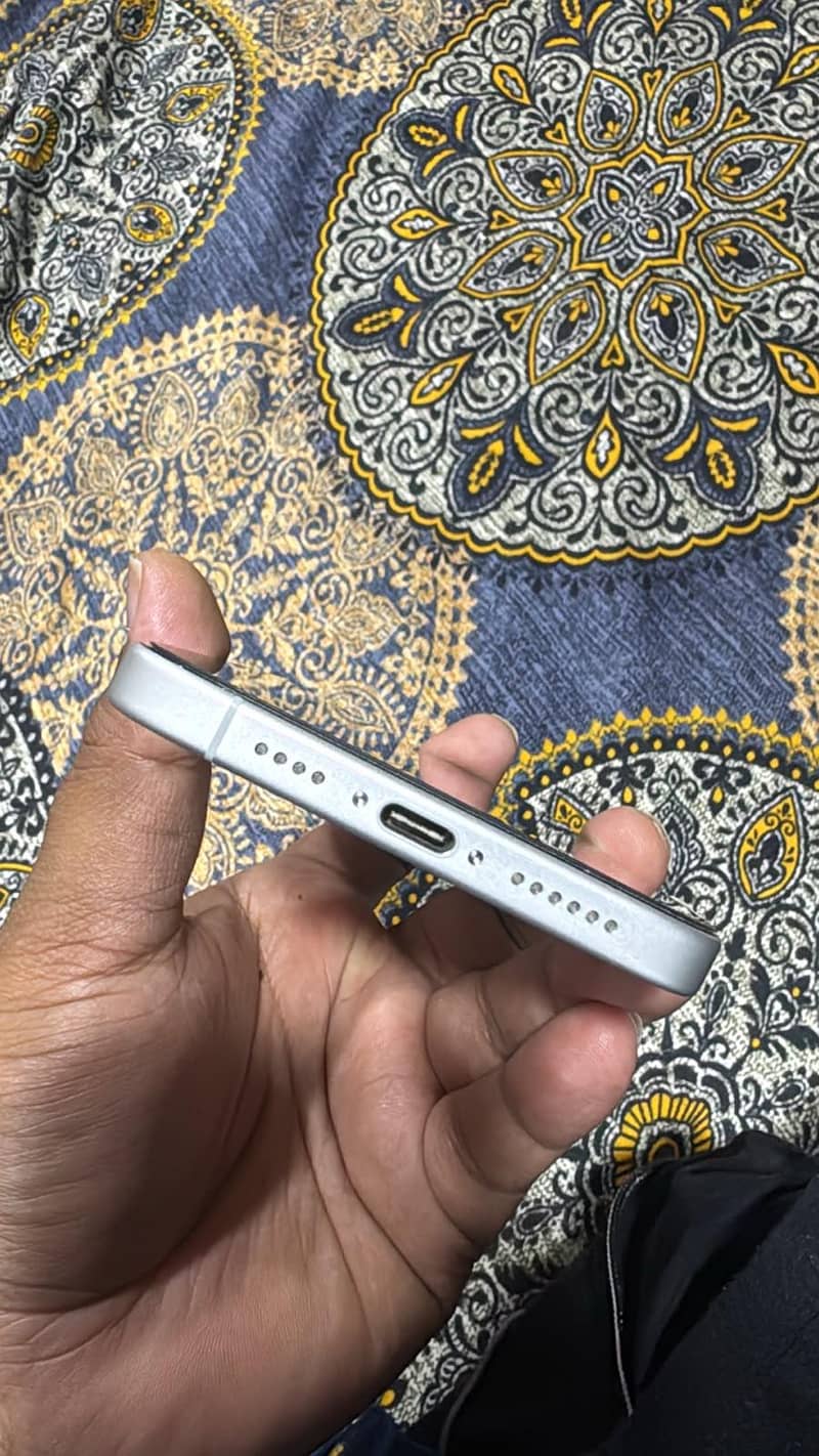 Apple iPhone 16 Plus 3