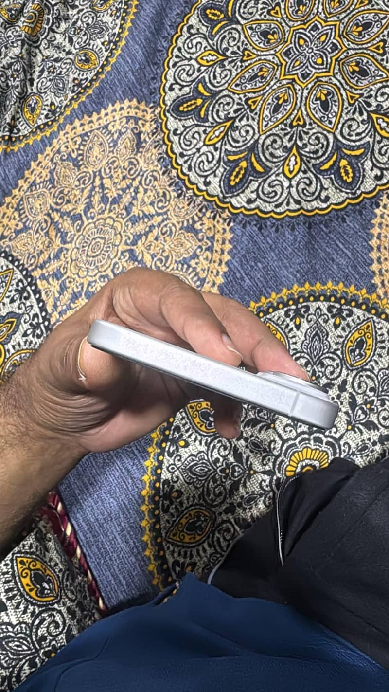 Apple iPhone 16 Plus 4