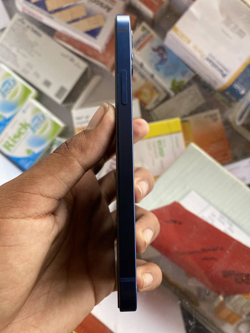 Apple iPhone 12 3