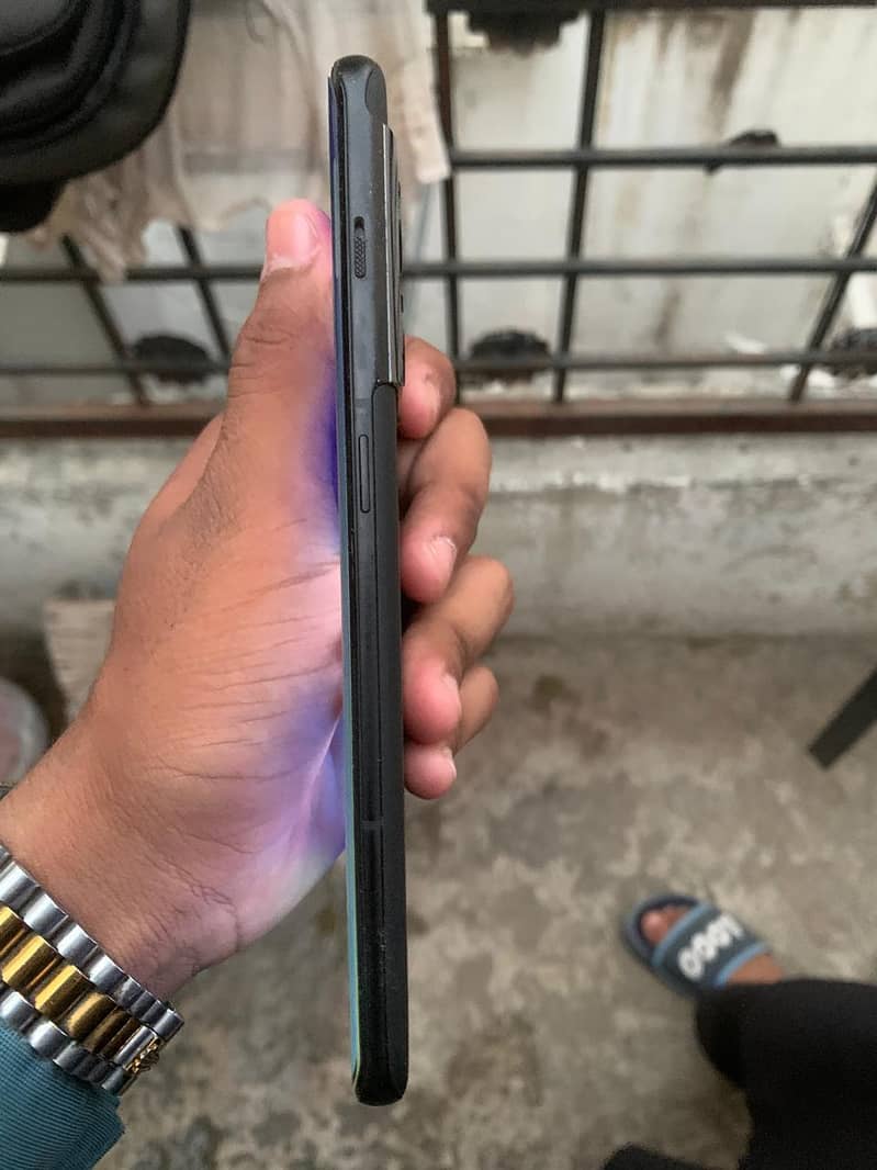 One Plus 10 Pro 4