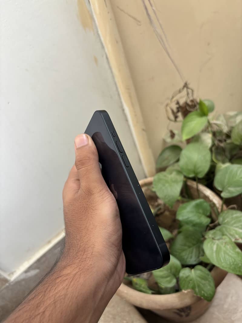 Apple iPhone 14 3
