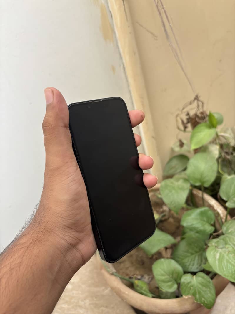 Apple iPhone 14 4
