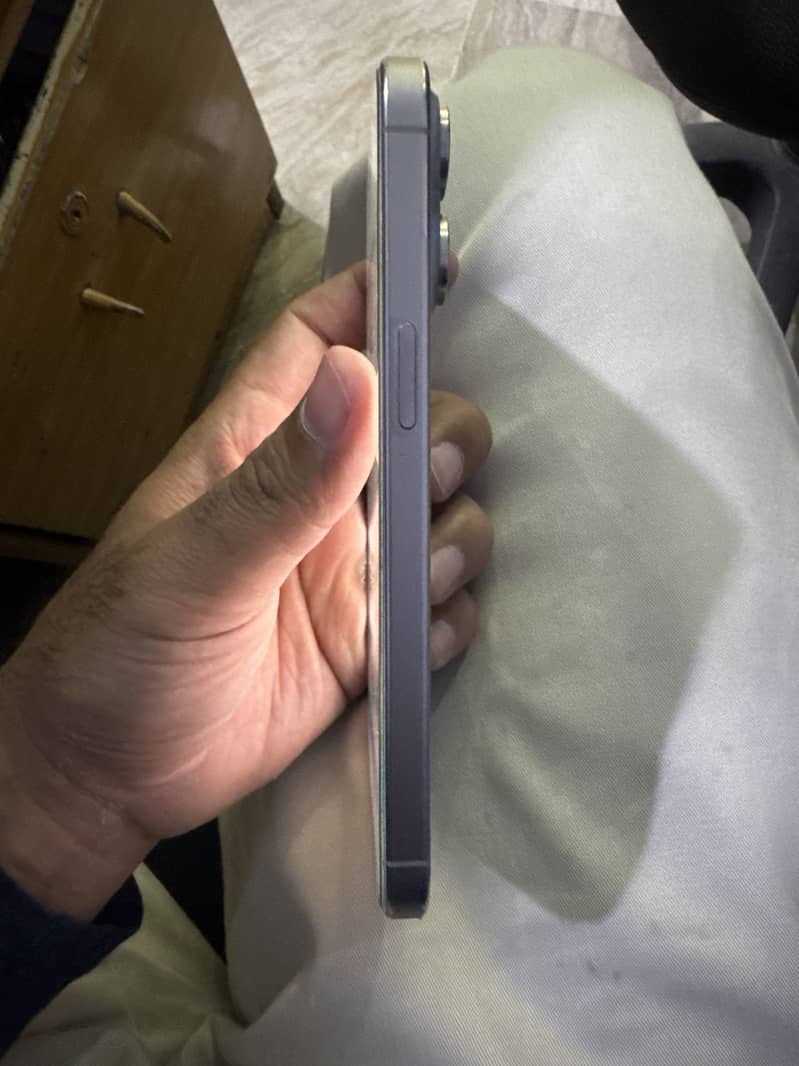 Apple iPhone 15 Pro Max 2