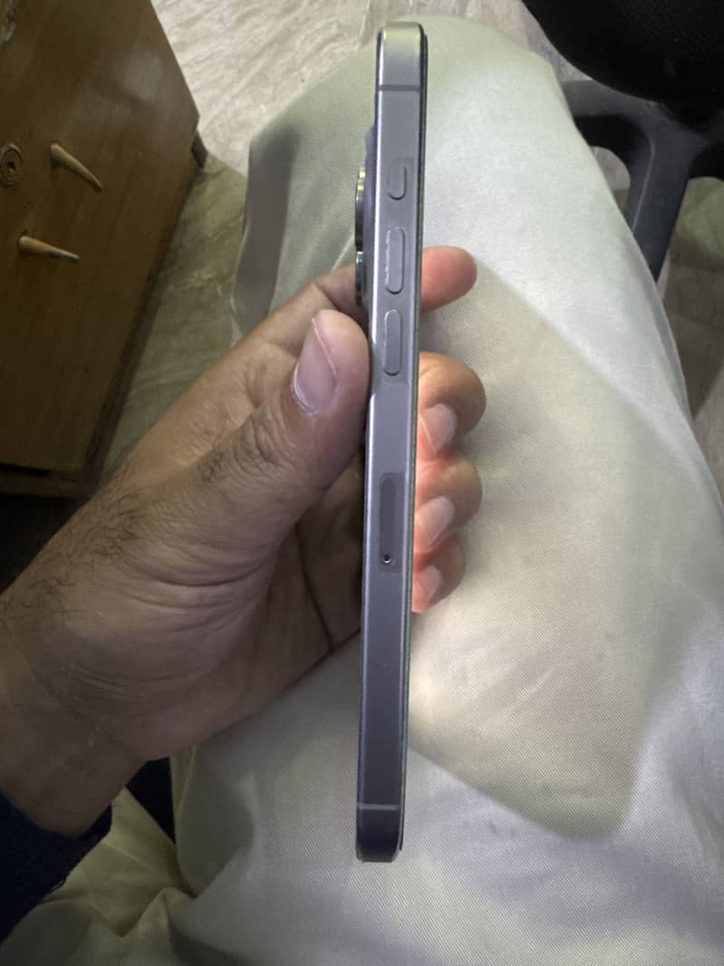 Apple iPhone 15 Pro Max 3