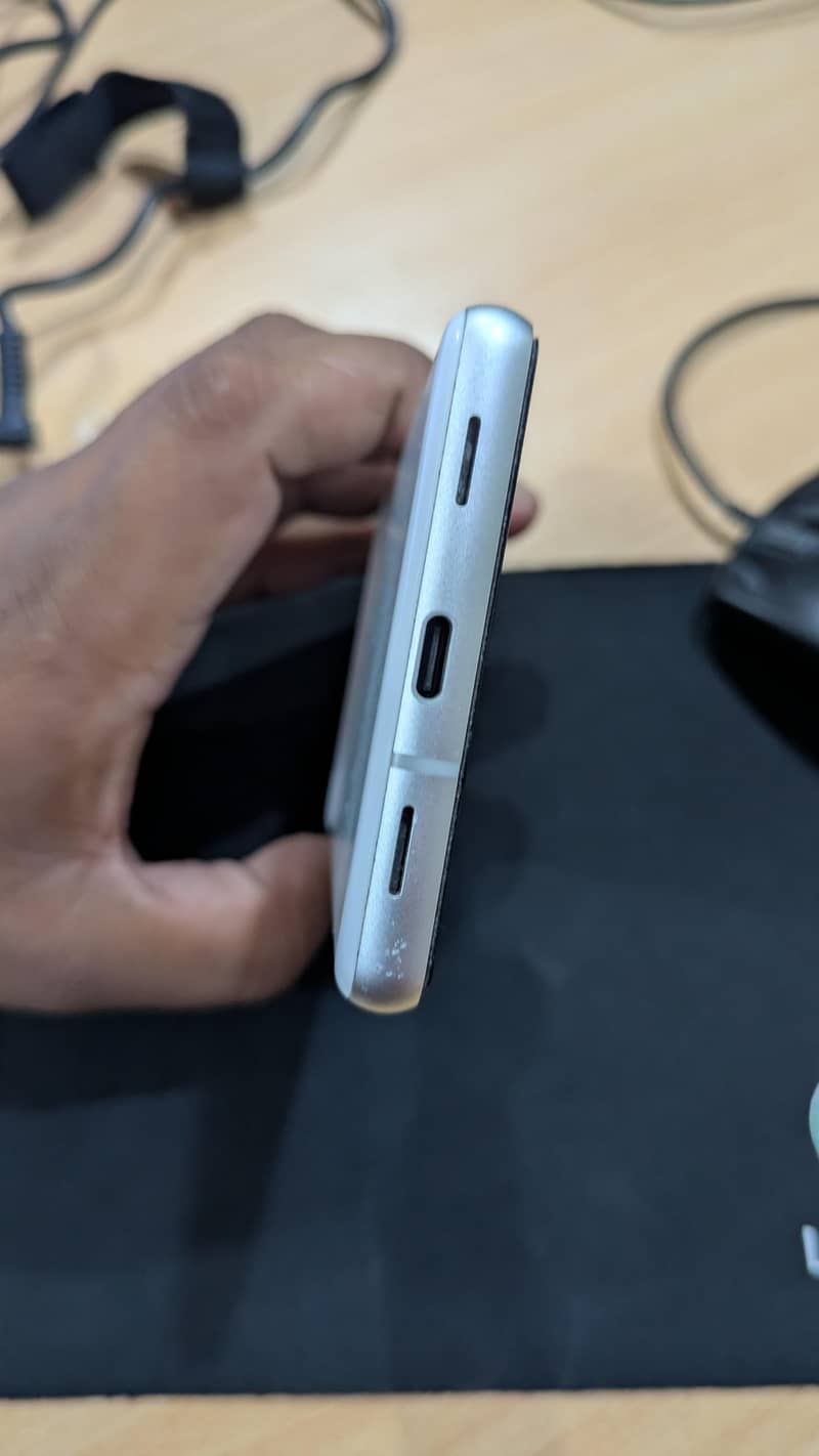Google Pixel 7a 2