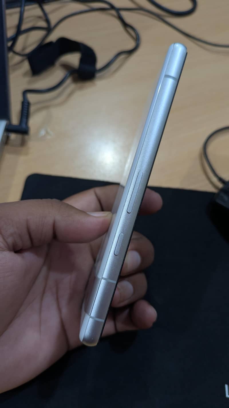 Google Pixel 7a 5