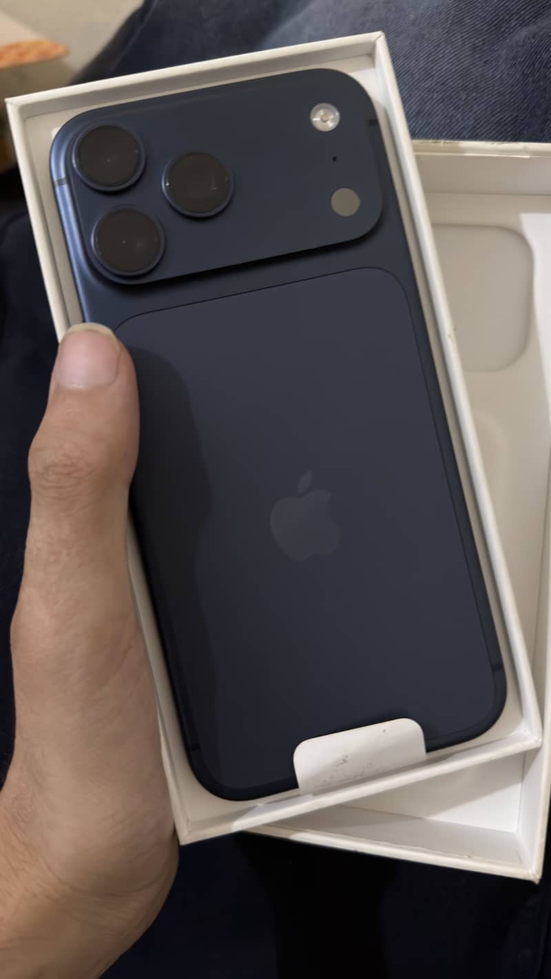 Apple iPhone 17 Pro Max 3