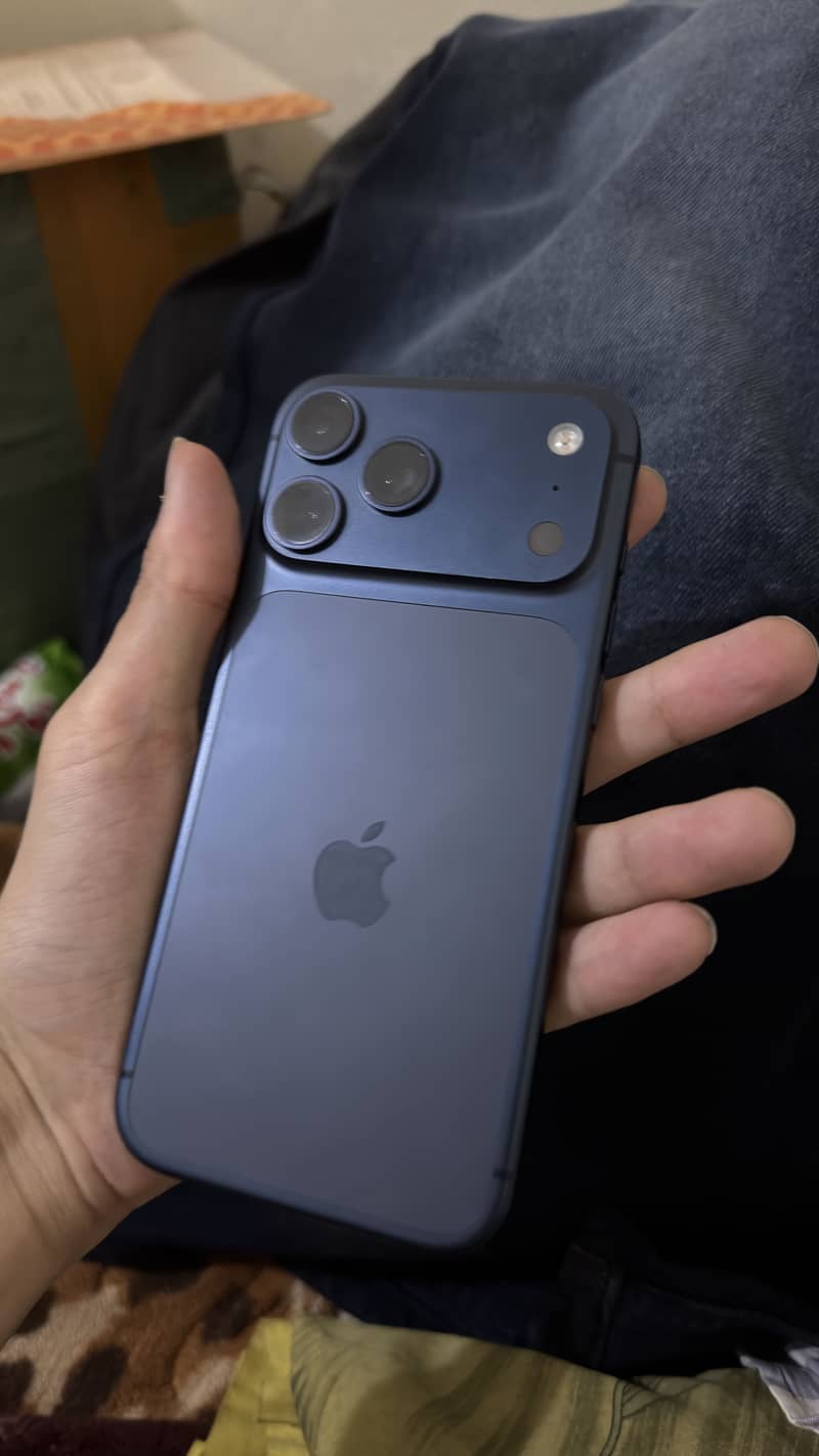 Apple iPhone 17 Pro Max 6