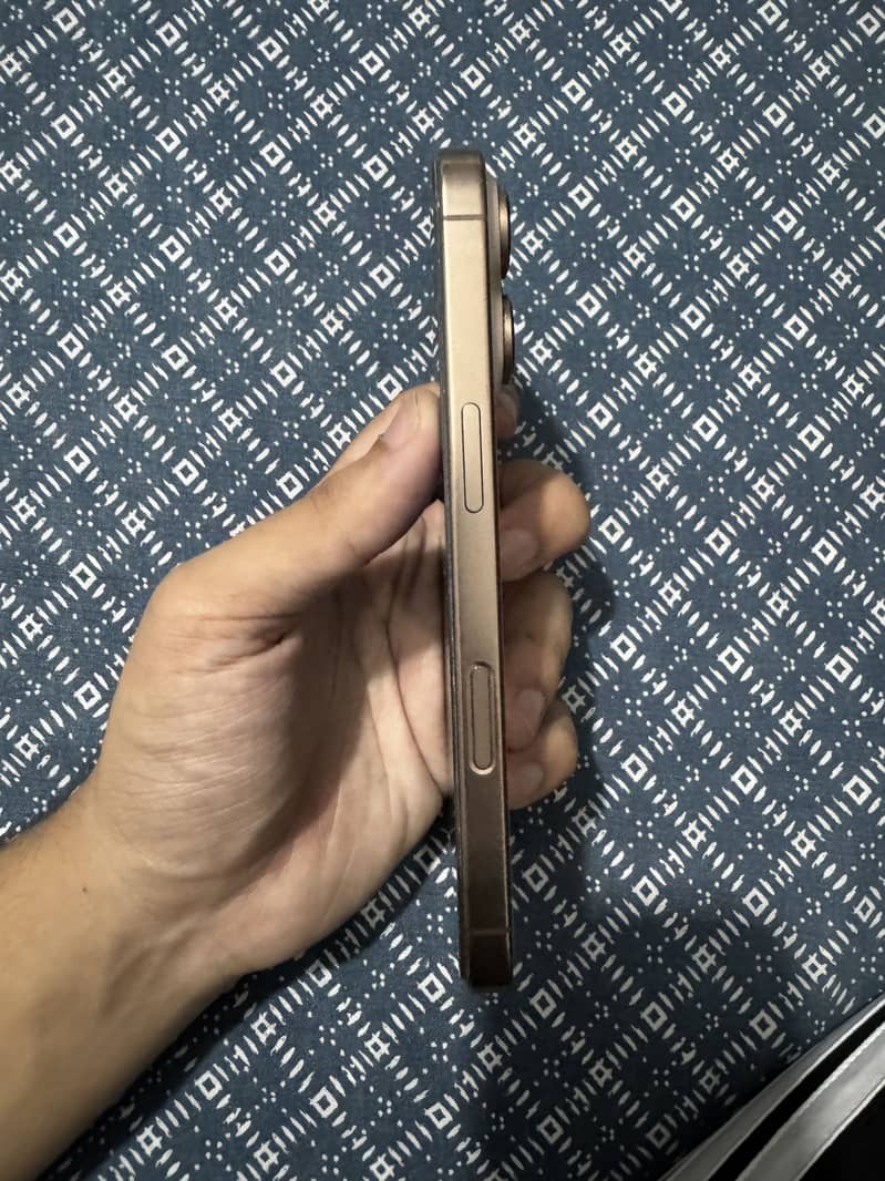 Apple iPhone 16 Pro 2