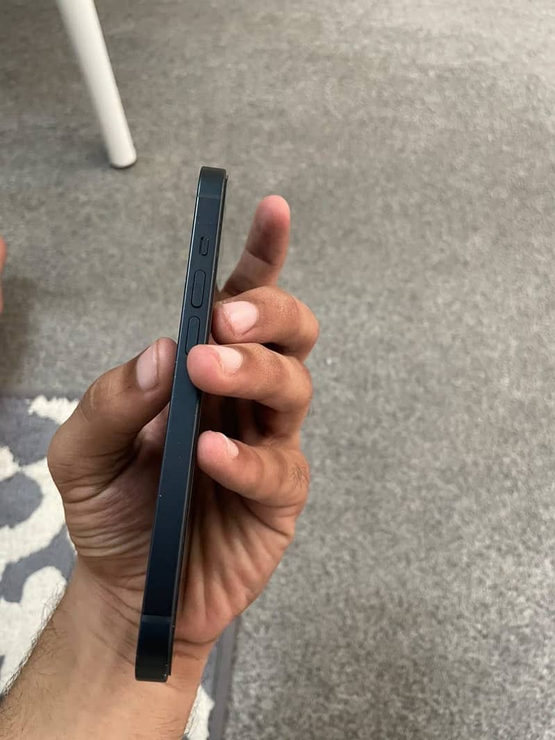 Apple iPhone 14 3