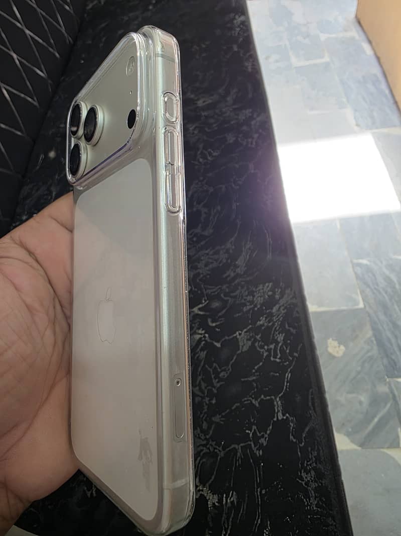 Apple iPhone 17 Pro Max 3
