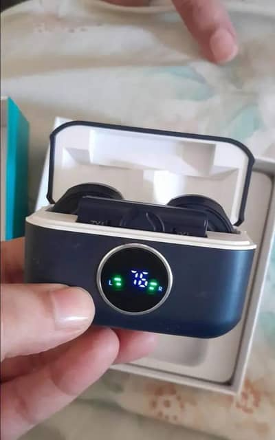 2 in 1 Pin Ready-to-Use Wireless Microphone Type C and IOS