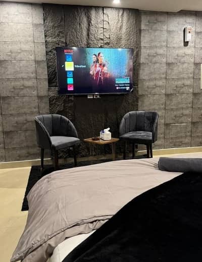 Daily Basis Weekly Basis One Bedroom Studio Fully Furnished Luxury Apartment Available for rent Gulberg greens Islamabad