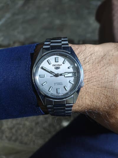 brand new watch made in Japan Seiko 5 original condition 9 by 10