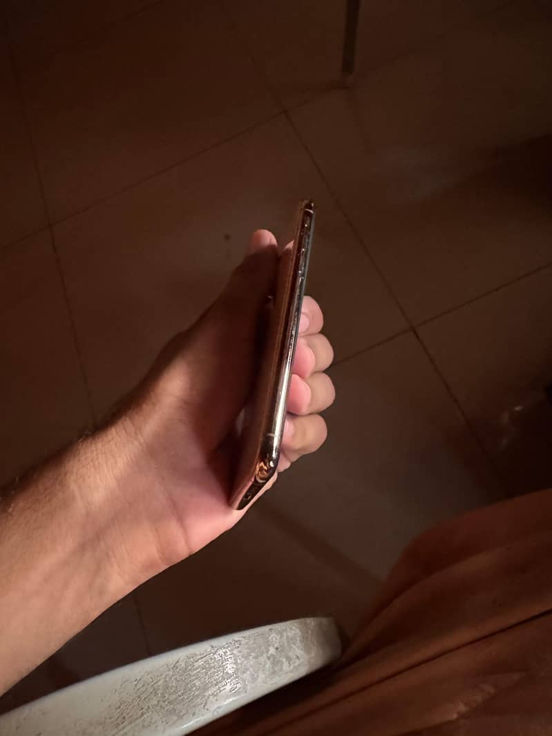 Apple iPhone XS 3
