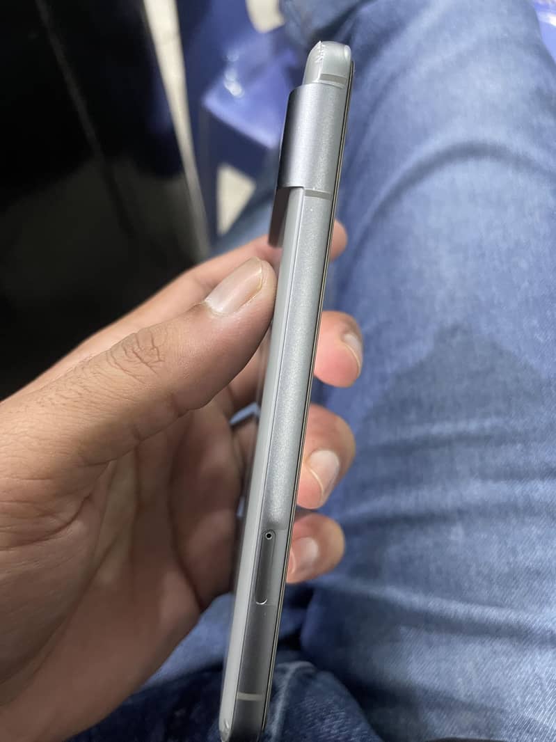 Google Pixel 8 4