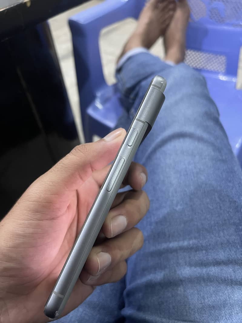 Google Pixel 8 5