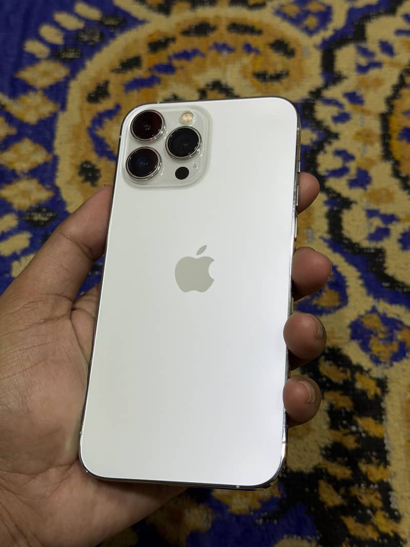 Apple iPhone 13 Pro Max 1