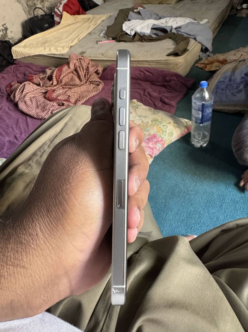 Apple iPhone 15 Pro Max 2