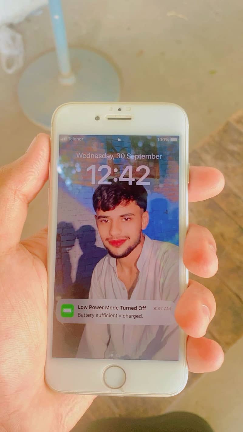 Apple iPhone 8 0