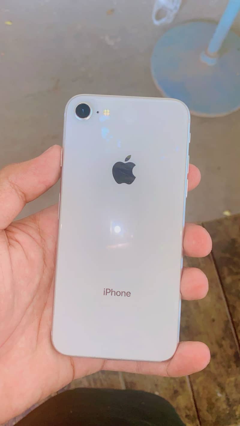 Apple iPhone 8 1