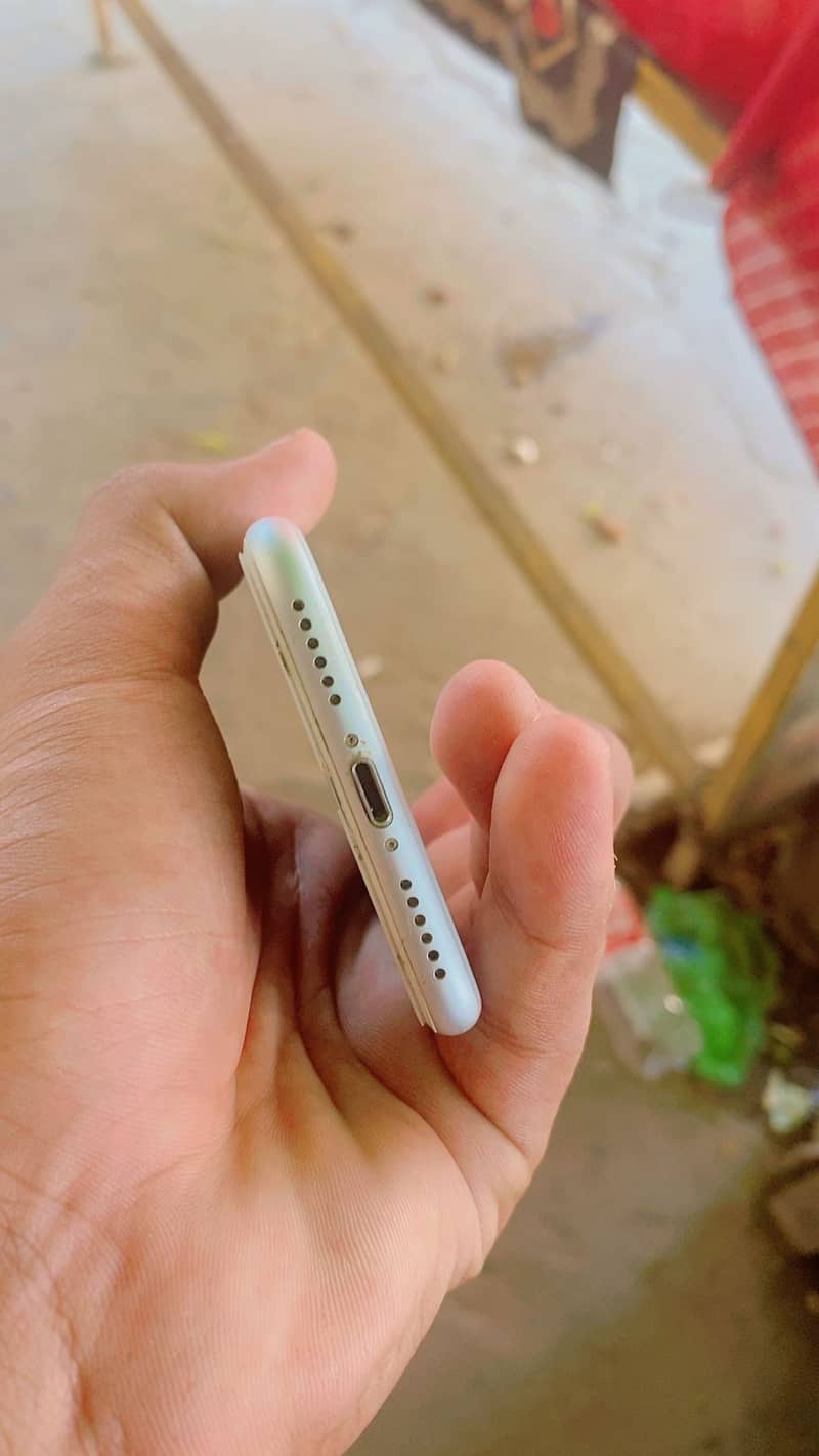 Apple iPhone 8 3