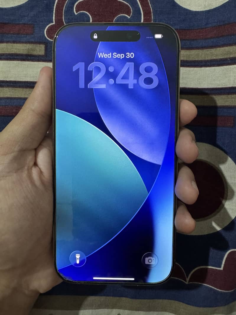 Apple iPhone 16 Pro 1