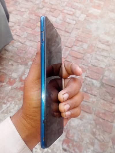 Infinix hot9 play 4/64 hai exchange 4/128 k sat Thora cash bi dydo ga