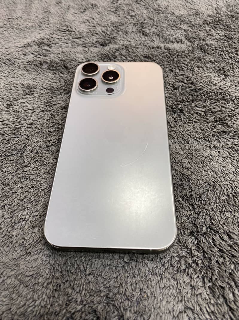 Apple iPhone 15 Pro Max 3