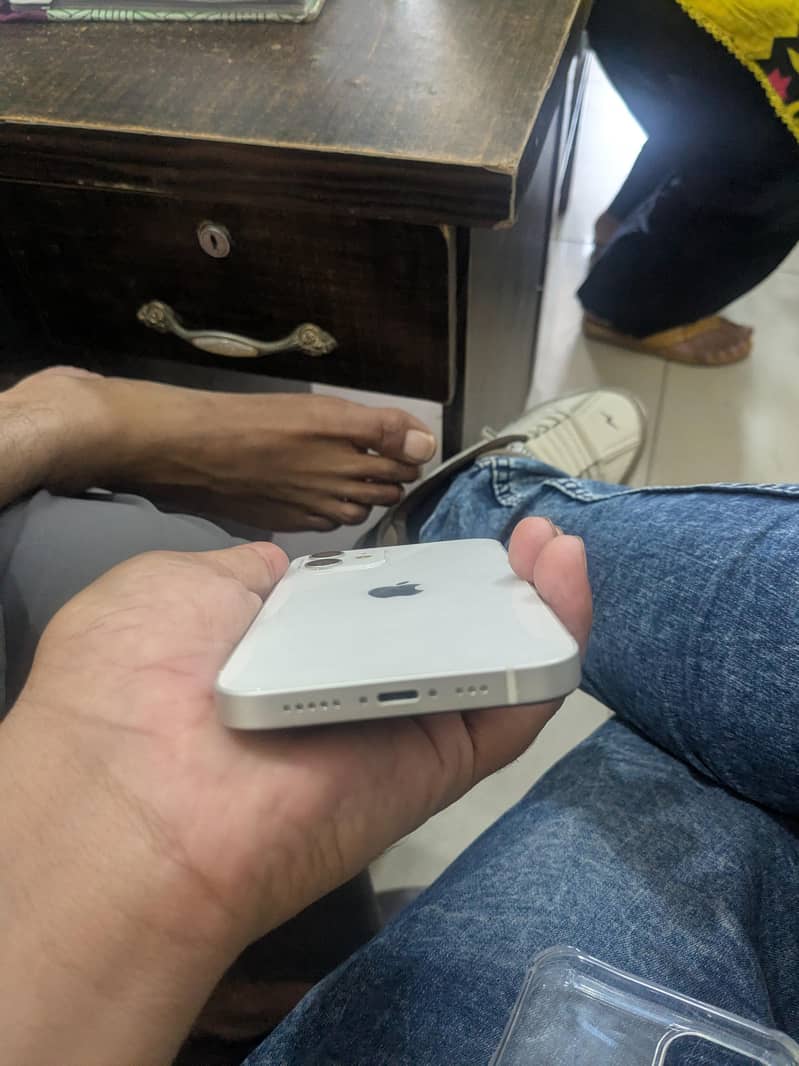Apple iPhone 12 1