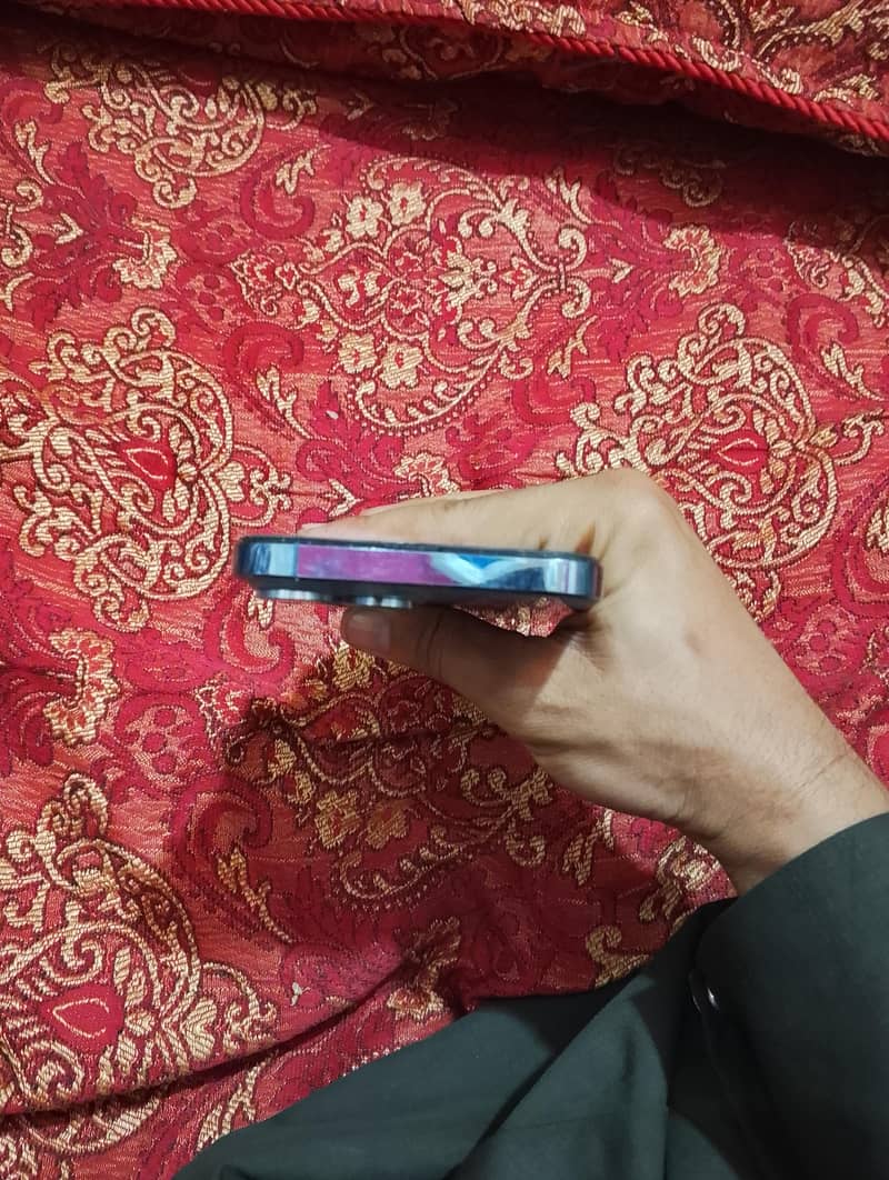 Apple iPhone 13 Pro Max 4