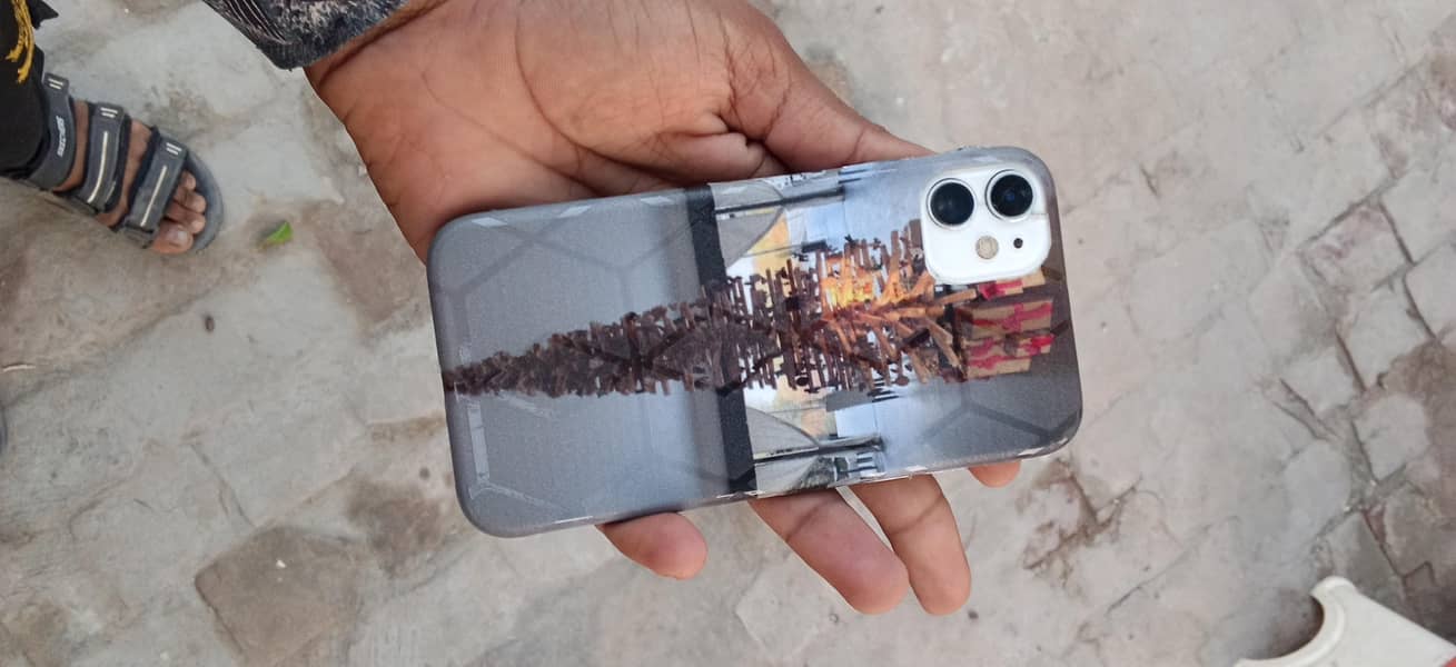 Apple iPhone 11 4