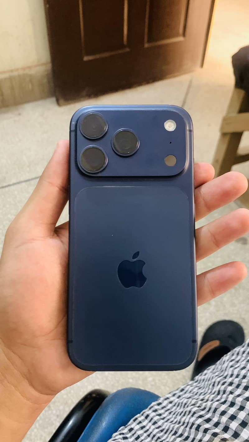 Apple iPhone 17 Pro 1