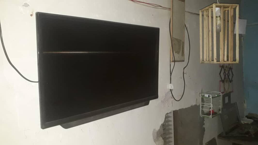 LCD 32 inch 1