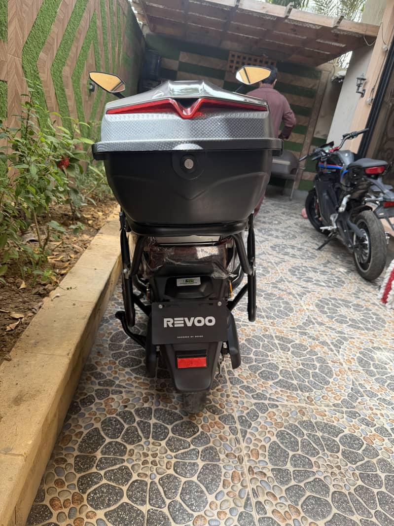 REEVO A12 1