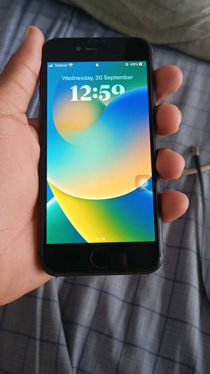 Apple iPhone 8 1