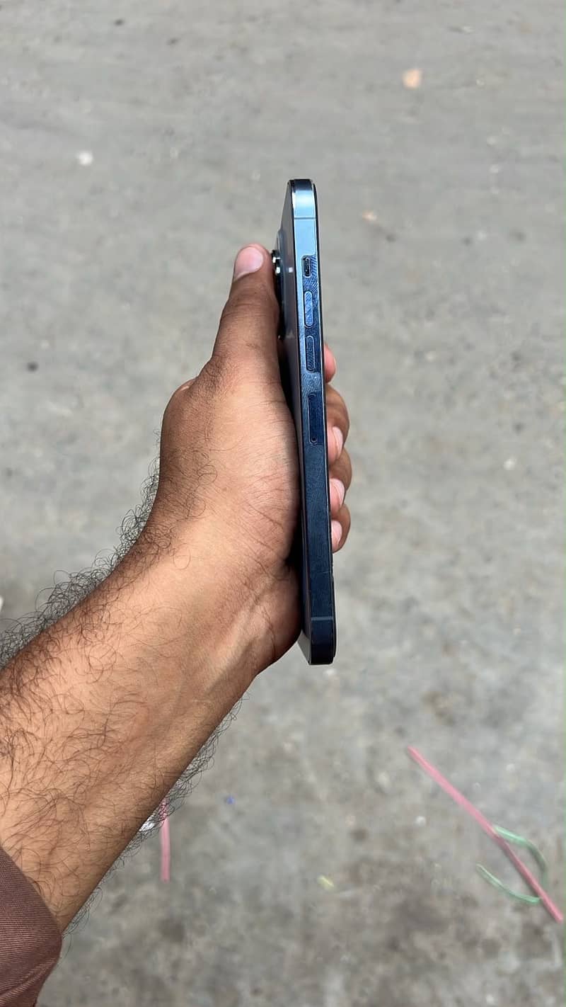 Apple iPhone 13 Pro Max 4