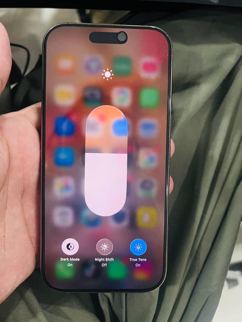 Apple iPhone 16 Pro 3