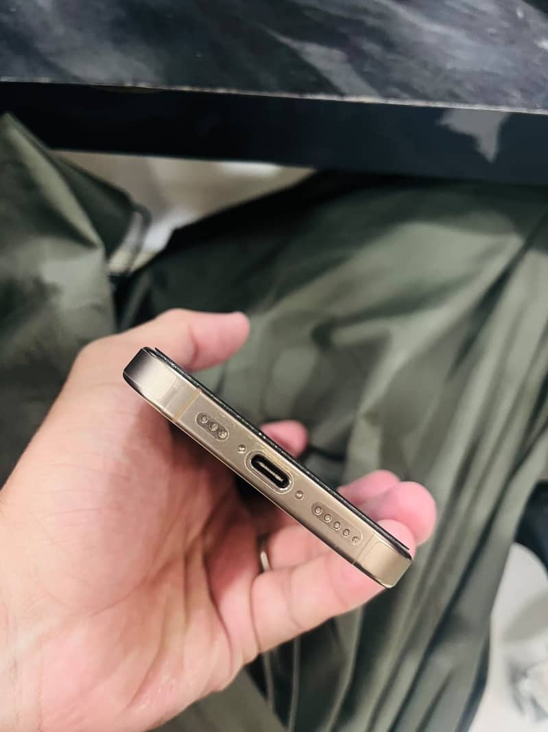 Apple iPhone 16 Pro 6